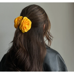 Pico Small Satin Rose Claw CL46 Chocolate
